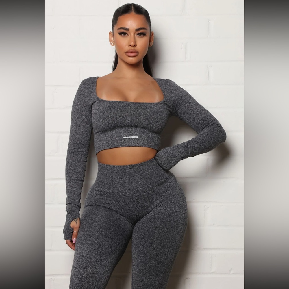 ⭕️ SOLD ⭕️ Fashion Nova Gray Seamless Long Sleeve Workout Top - Picture 2 of 5